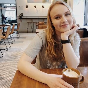 Meet your Posher, Caitlyn